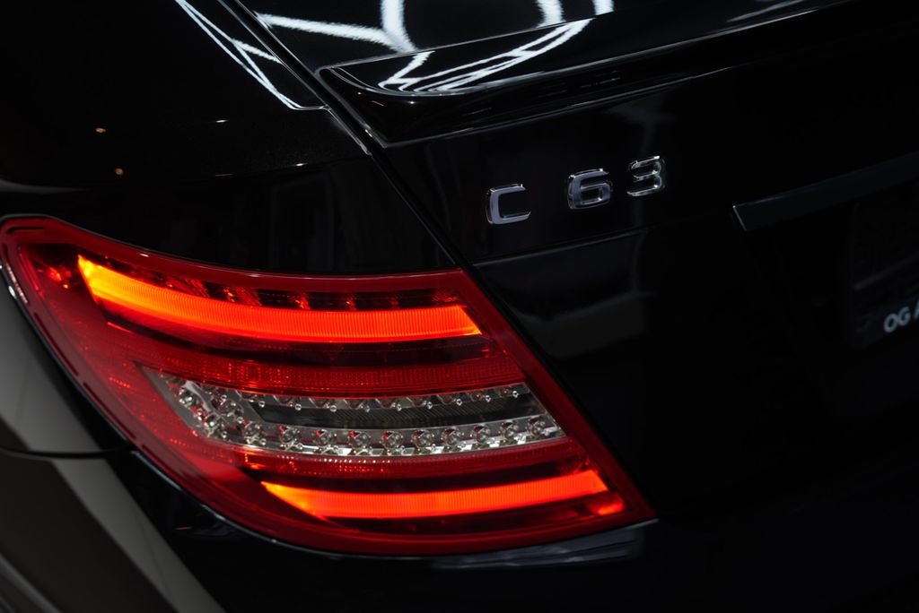 MERCEDES-BENZ C 63 AMG Coupe*H&K*PANO*LEDER*LED*MEMORY*DISTRON MERCEDES-BENZ C 63 AMG Coupe*H&K*PANO*LEDER*LED*MEMORY*DISTRON
