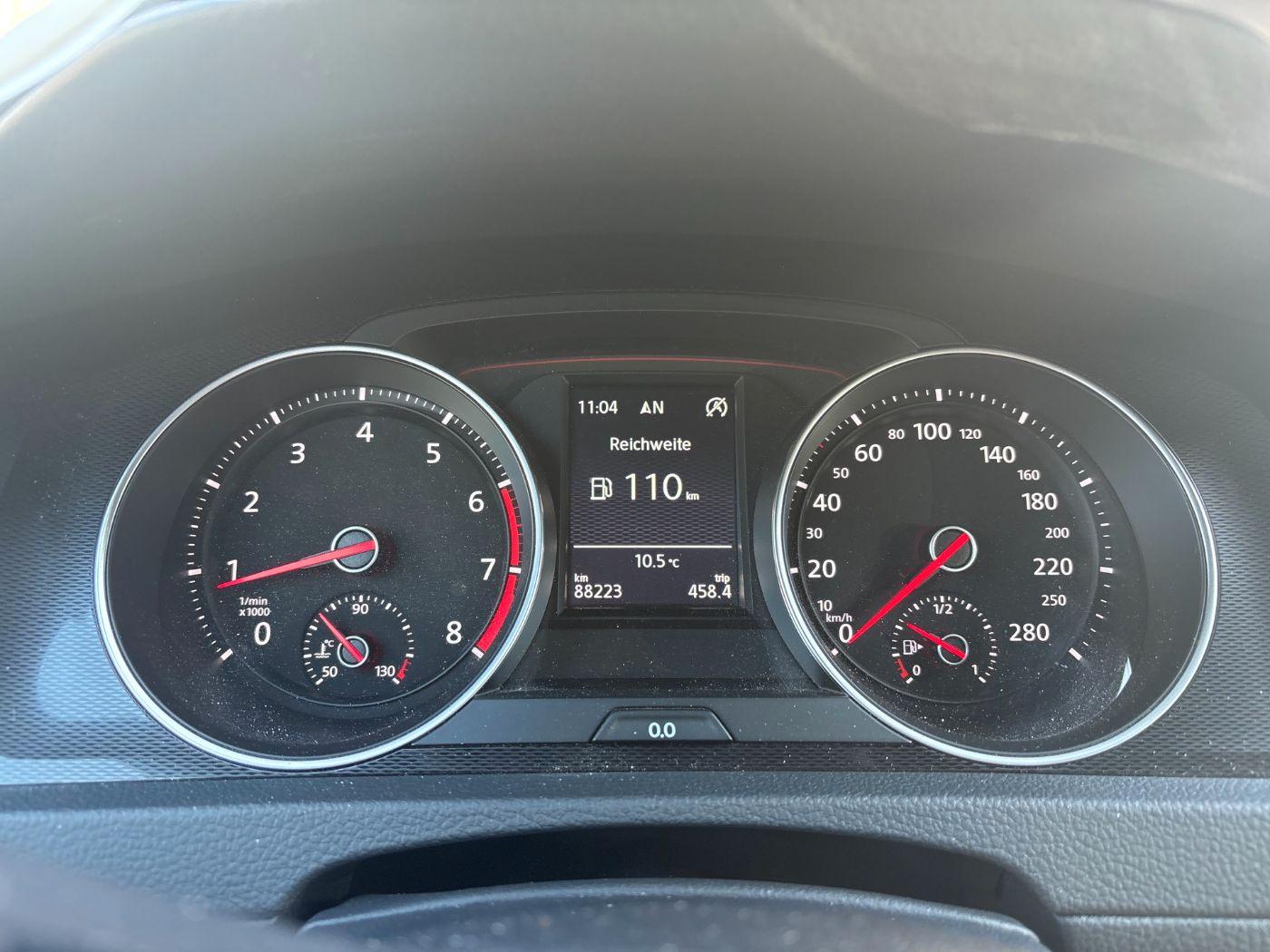 Volkswagen Golf GTI Performance 230 PS · Leder · Pano · Nav