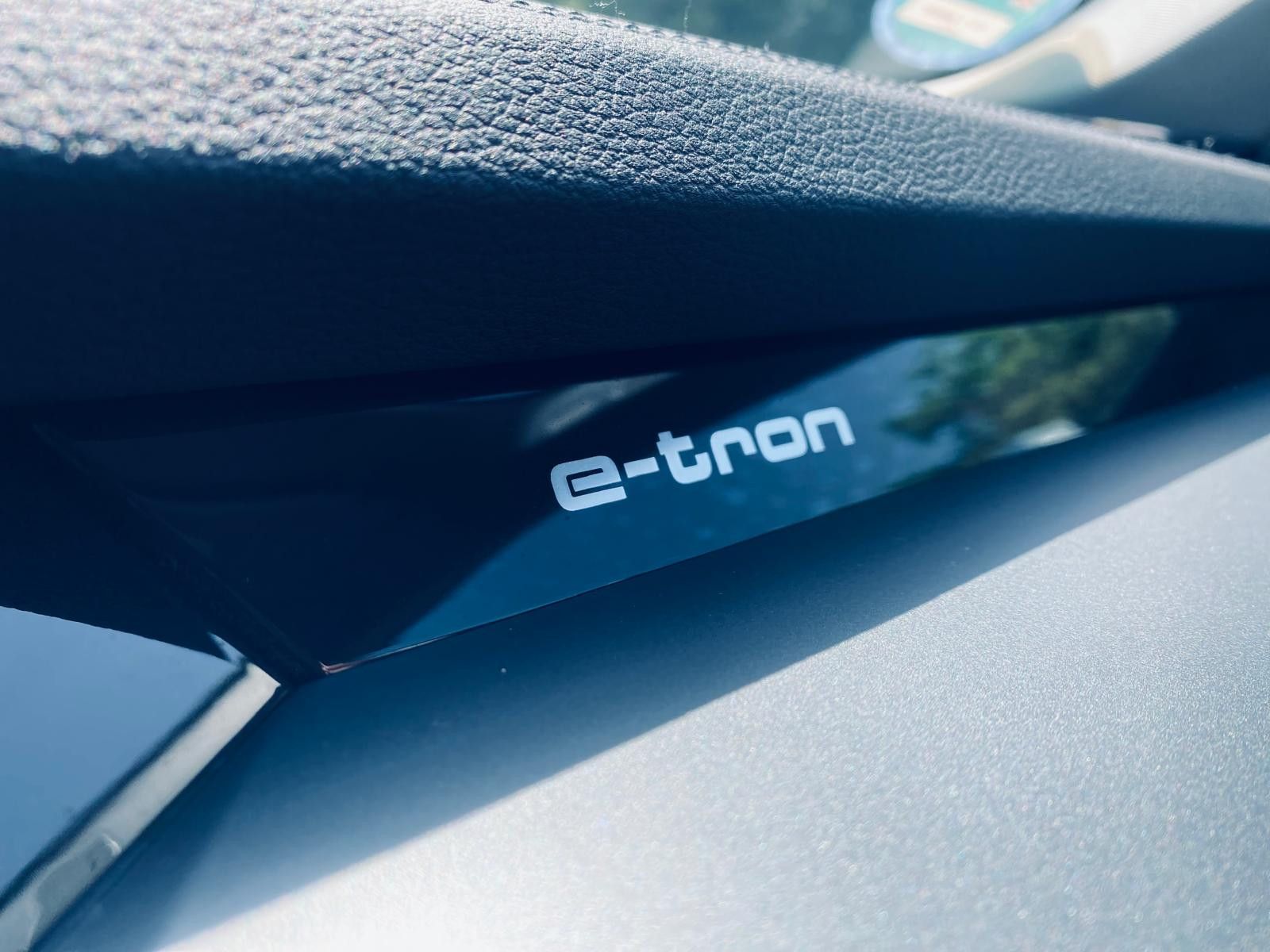 Fahrzeugabbildung Audi e-tron 55 Quat S LINE LUFT+LED+NAVI+SHZ+KAM+B&O+