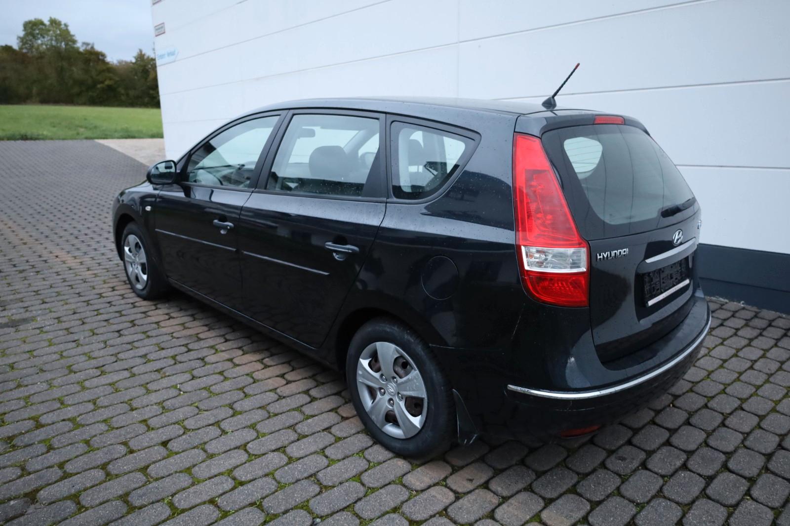 Hyundai i30 2010 — салон
