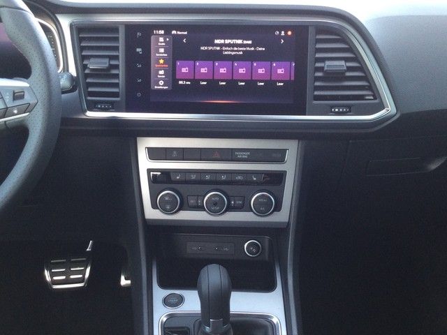 Fahrzeugabbildung SEAT Ateca TSI FR DSG LED AHK Navi VC ACC RFK beats S
