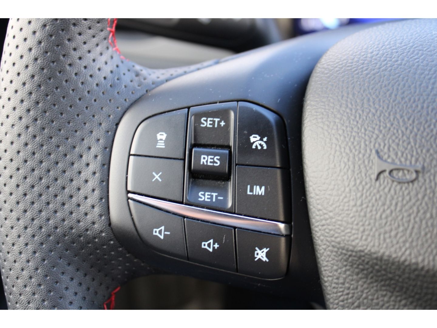 Fahrzeugabbildung Ford Kuga ST-Line X LED AHK Navi GJR Pano  RFK VZE TW