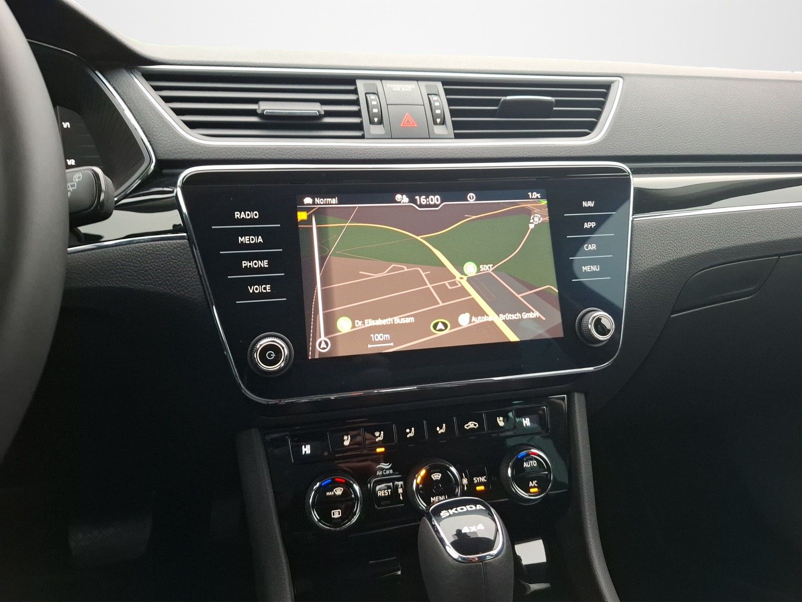 SKODA Superb 2.0 TSI L&K 4x4 DSG / NAVI / AHK / LEDER - Image 12