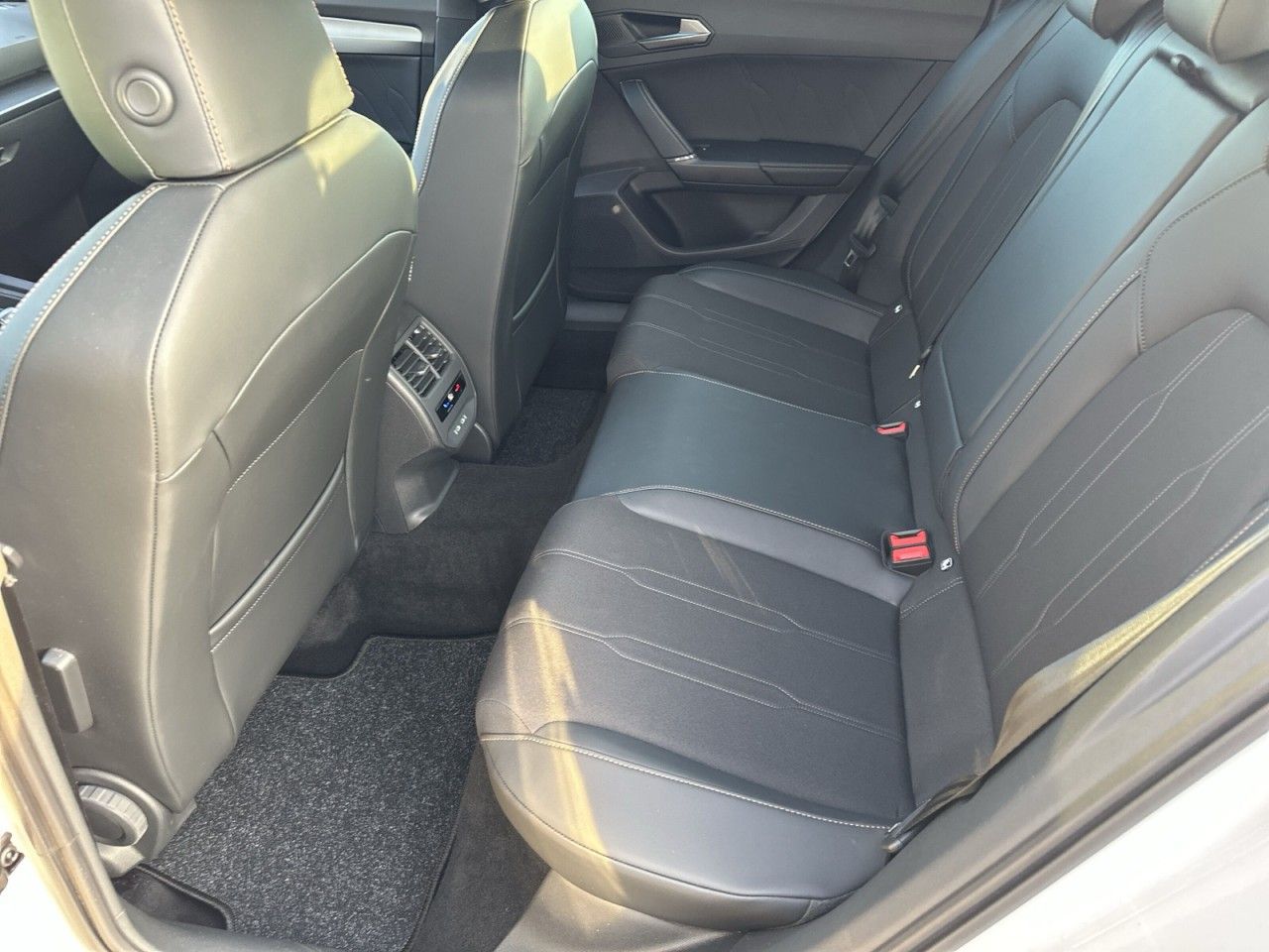 Fahrzeugabbildung CUPRA Leon 1.5 eTSI 150 PS DSG