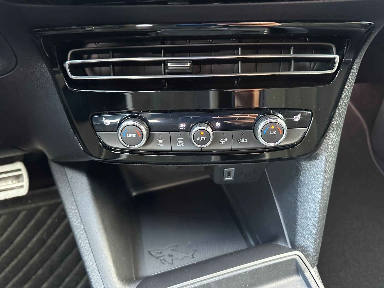 Fahrzeugabbildung Opel Mokka GS 1.2 Turbo Autom. LED/Kamera/Carplay/17"