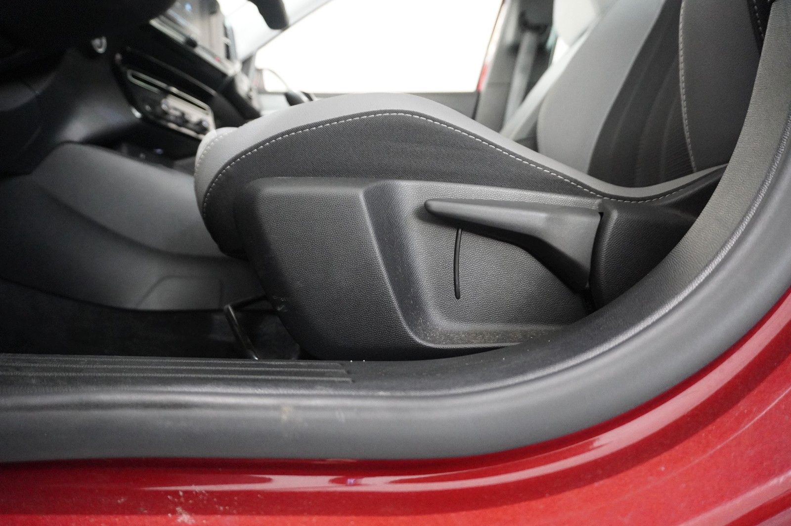 Fahrzeugabbildung Opel Mokka ELEGANCE 1.2T NAVI/LED/KAMERA/SPORT/SH/DAB
