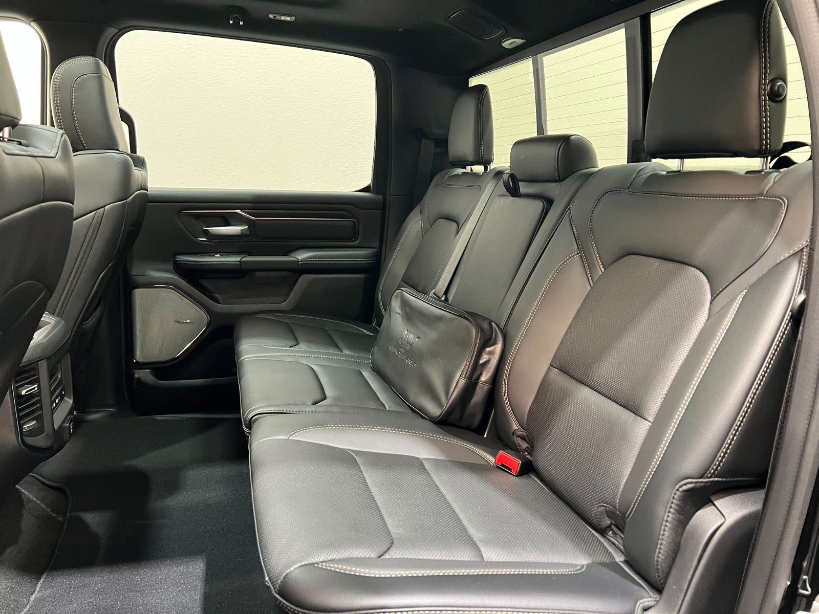 Fahrzeugabbildung Dodge RAM 1500 Sport Crew Cab Hemi V8 *Pro X15*