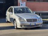 Mercedes-Benz MERCEDES-BENZ C 220 CDI Avantgarde Sport - Mercedes-Benz C 220: Cdi Sport