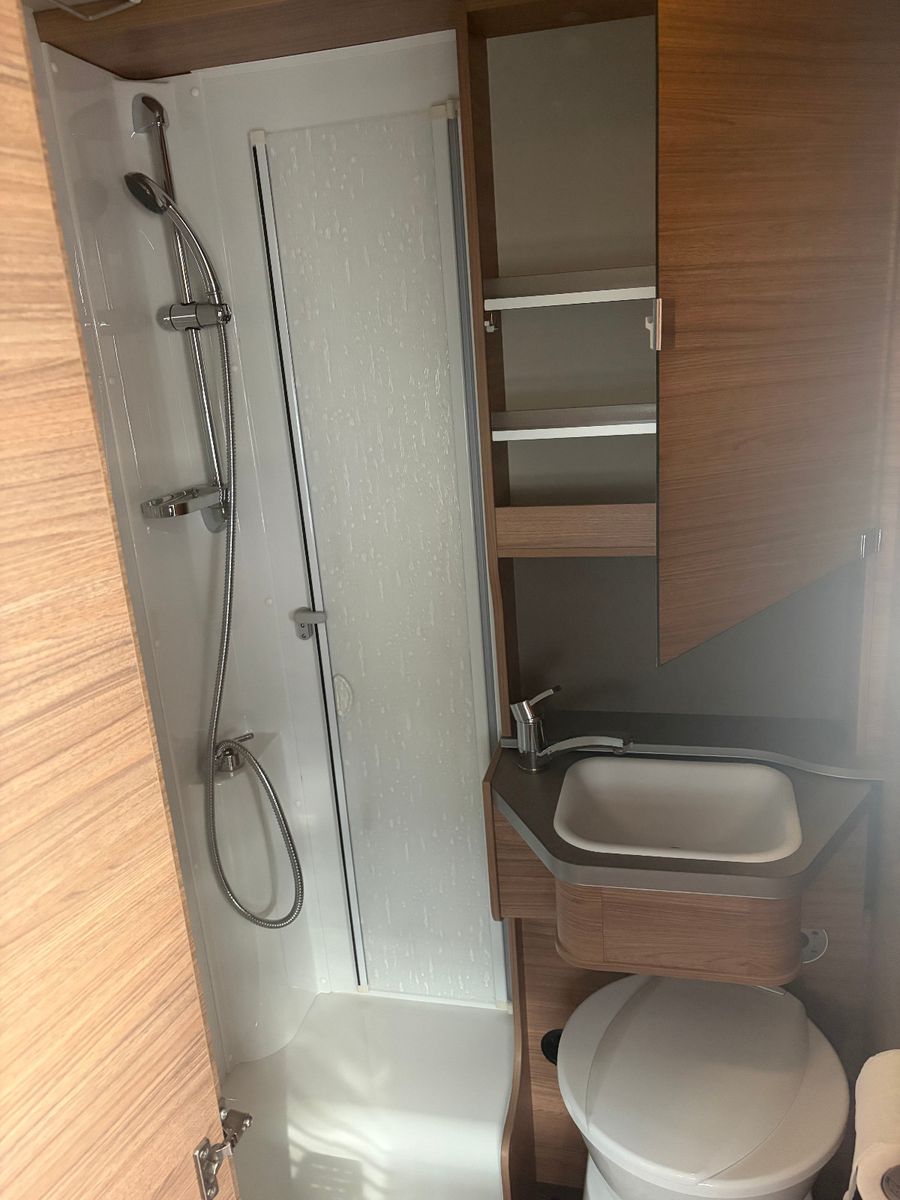 Fahrzeugabbildung Weinsberg CaraCompact Suite MB 640 MEG