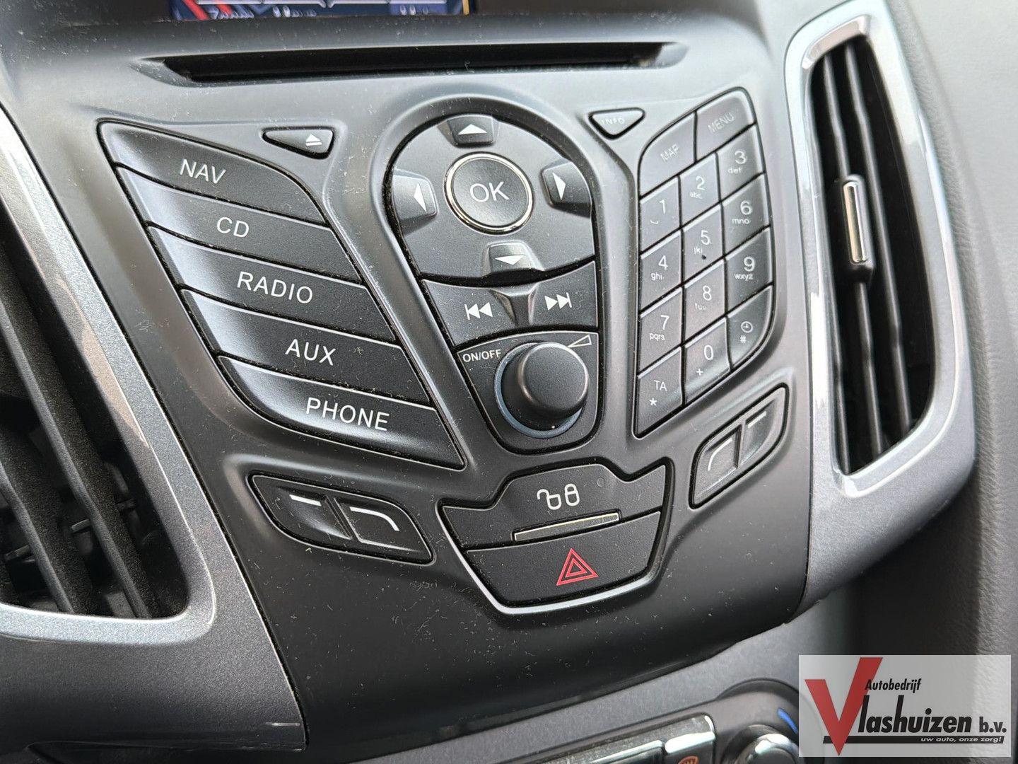 Ford Focus 2012 — photo 11