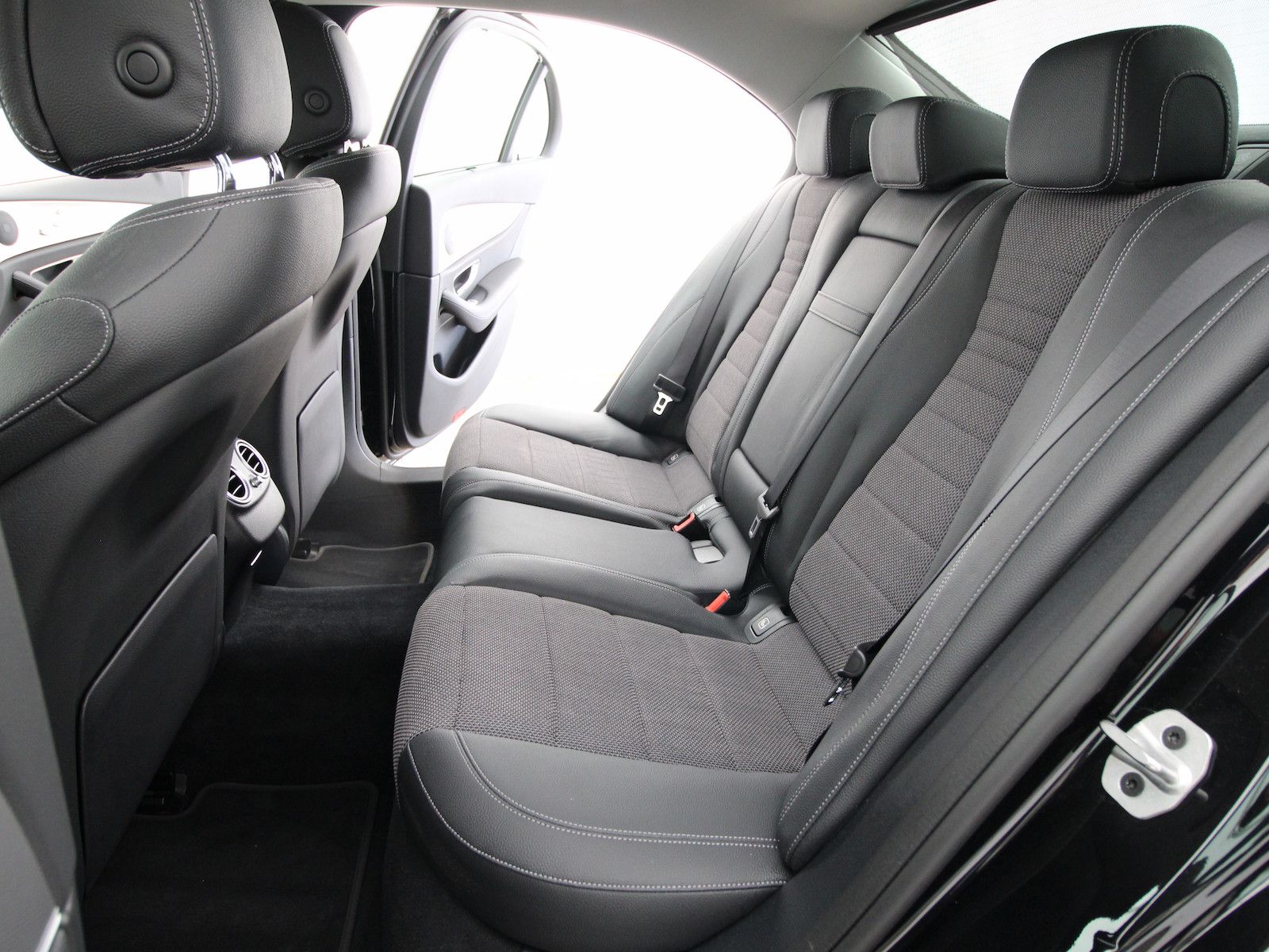 Mercedes-Benz E 220 d Avantgarde NAVI+LED+KAMERA+STANDHEIZUNG foto 11