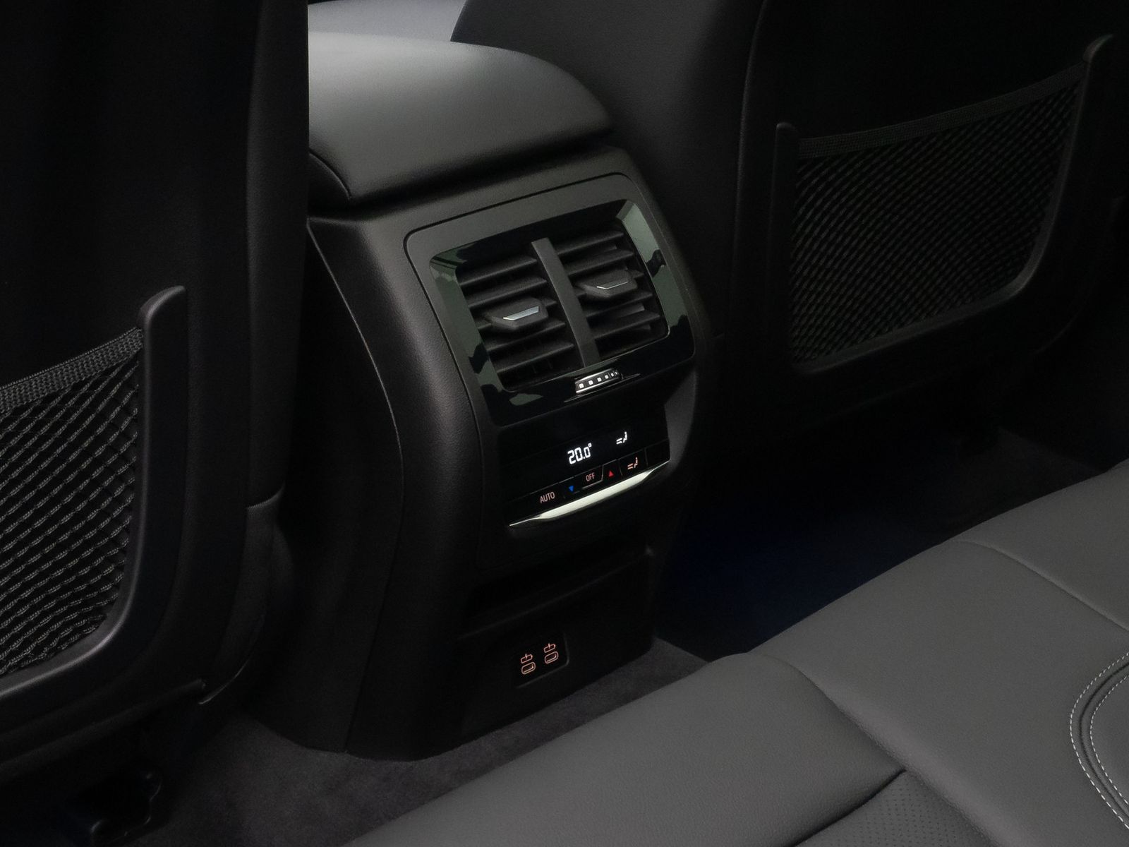 Fahrzeugabbildung BMW X3 xD30i M Sport AHK Kamera DAB HUD Panorama 20"