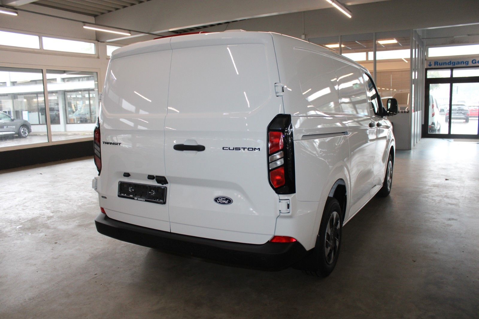 Fahrzeugabbildung Ford Transit Custom TREND PHEV L1 LED CAM Technologie