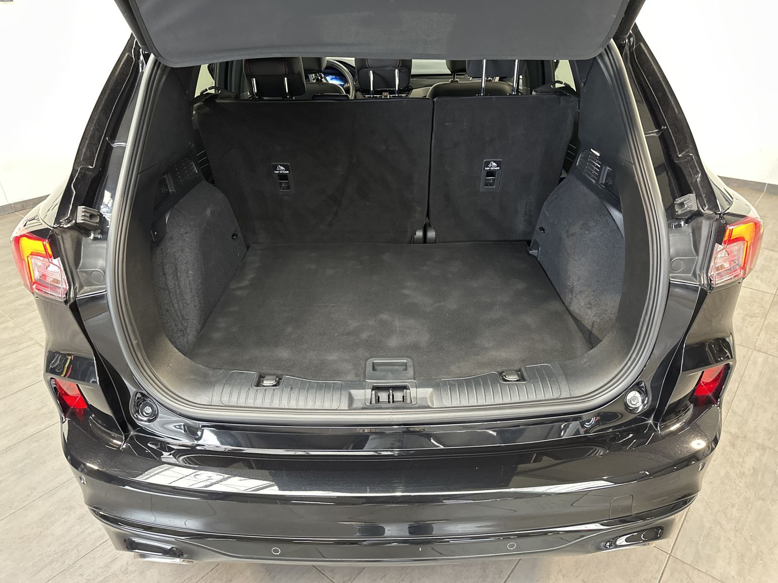 Fahrzeugabbildung Ford Kuga ST-Line X NAV+LED+PANORAMA+ACC+KAMERA+1HD