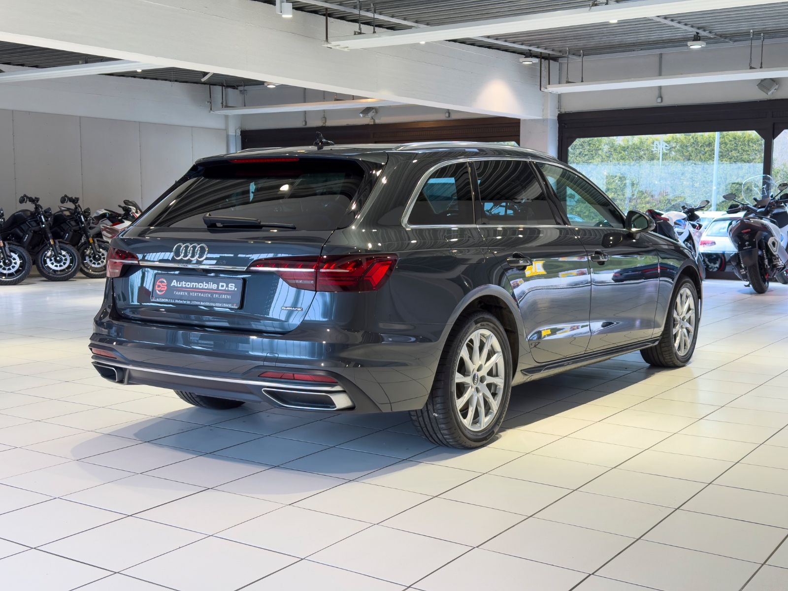 AUDI A4 — zdjęcie 5