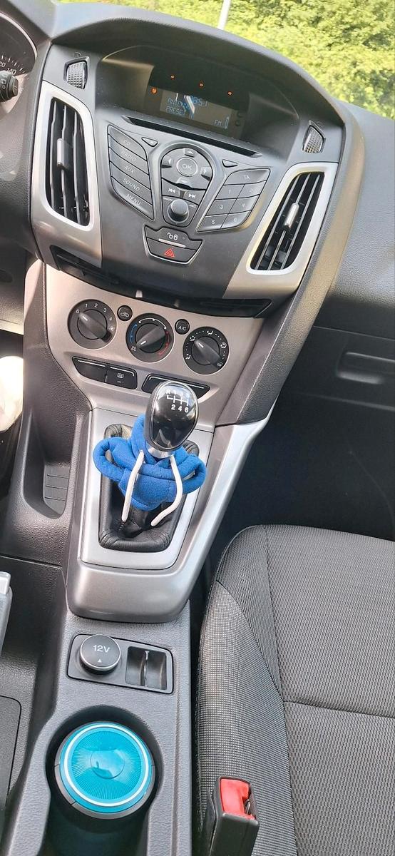 Ford Focus 2015 — interior