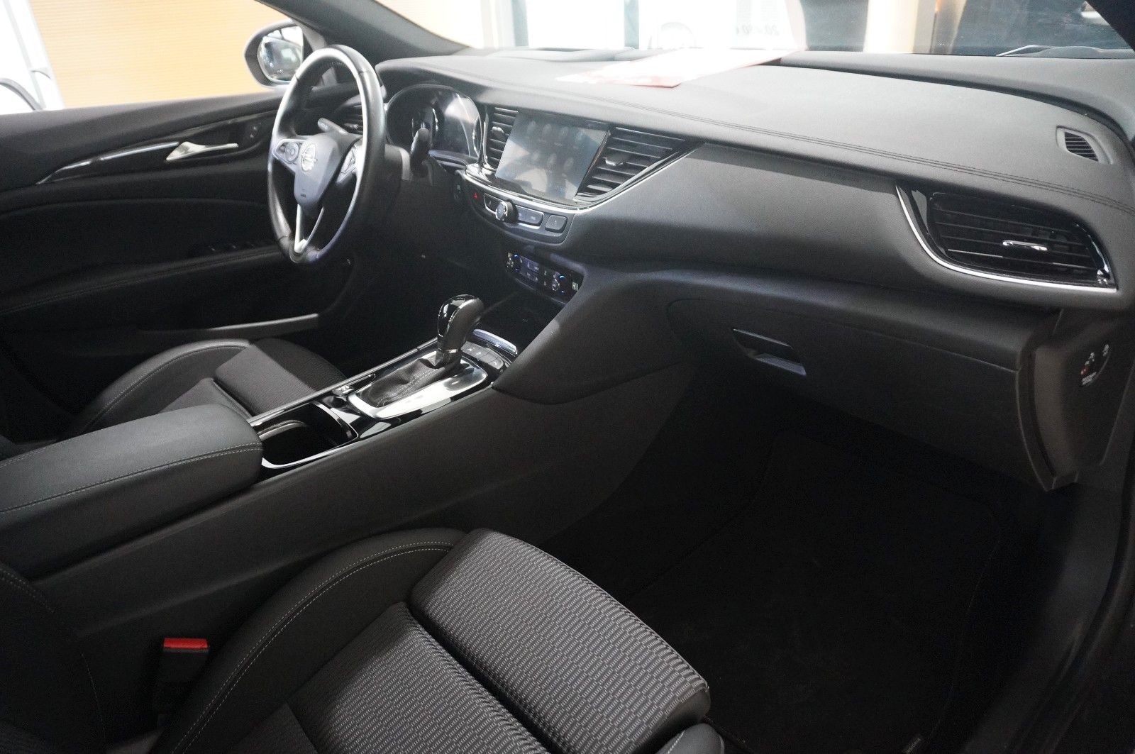 Fahrzeugabbildung Opel Insignia B ST 2.0D BUSINESS NAVI/LED/KAMERA/HUD