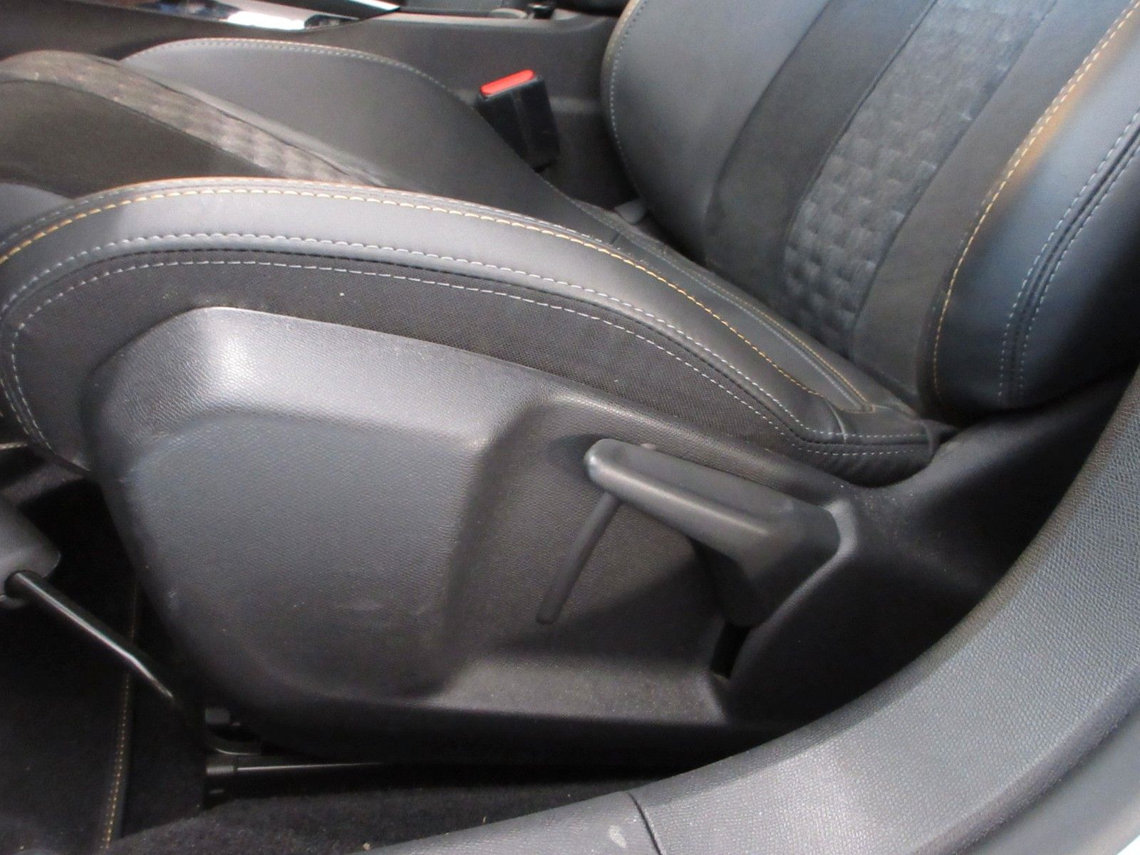 Fahrzeugabbildung Peugeot 308 Allure 1.2T LED/NAVI/R´CAM/PDC/VIRTUAL