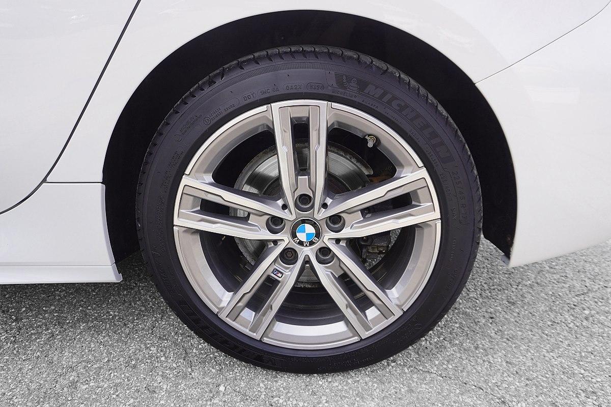 BMW 118i M Sport Automatik Glasdach Navi Sitzheizung