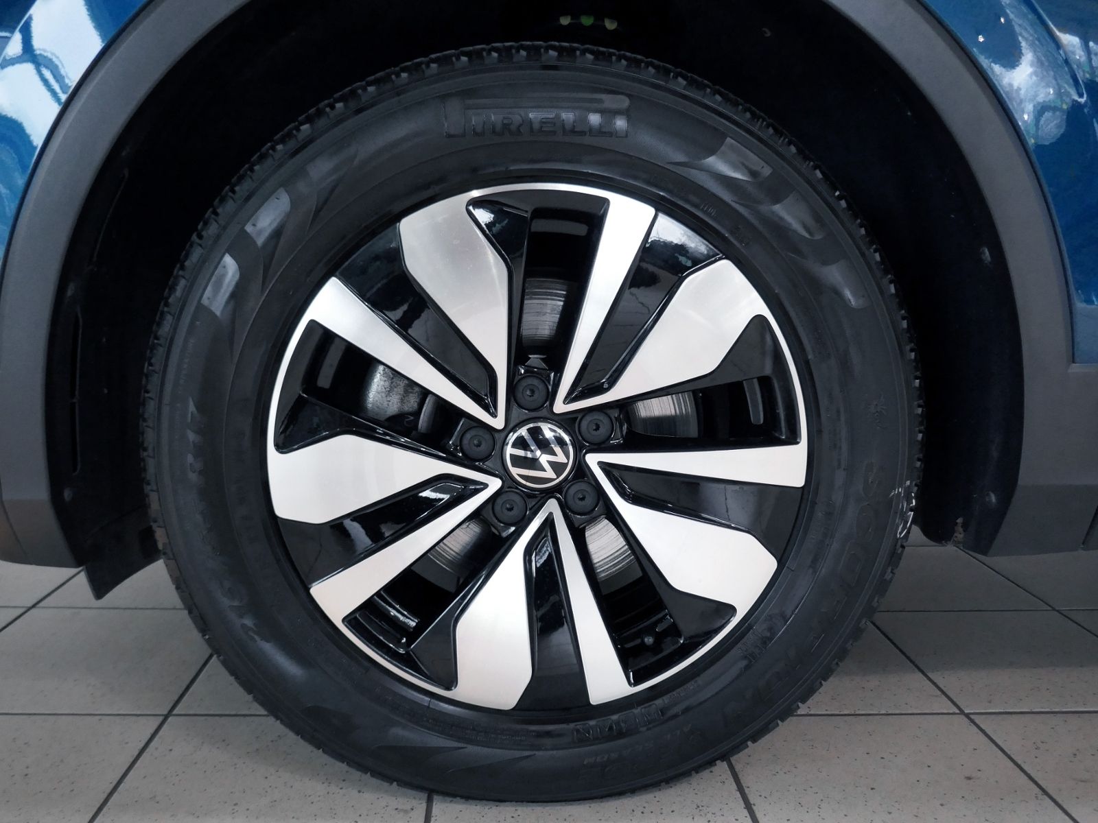 Fahrzeugabbildung Volkswagen Tiguan MOVE 1.5 TSI DSG | LED AHK RFK ACC