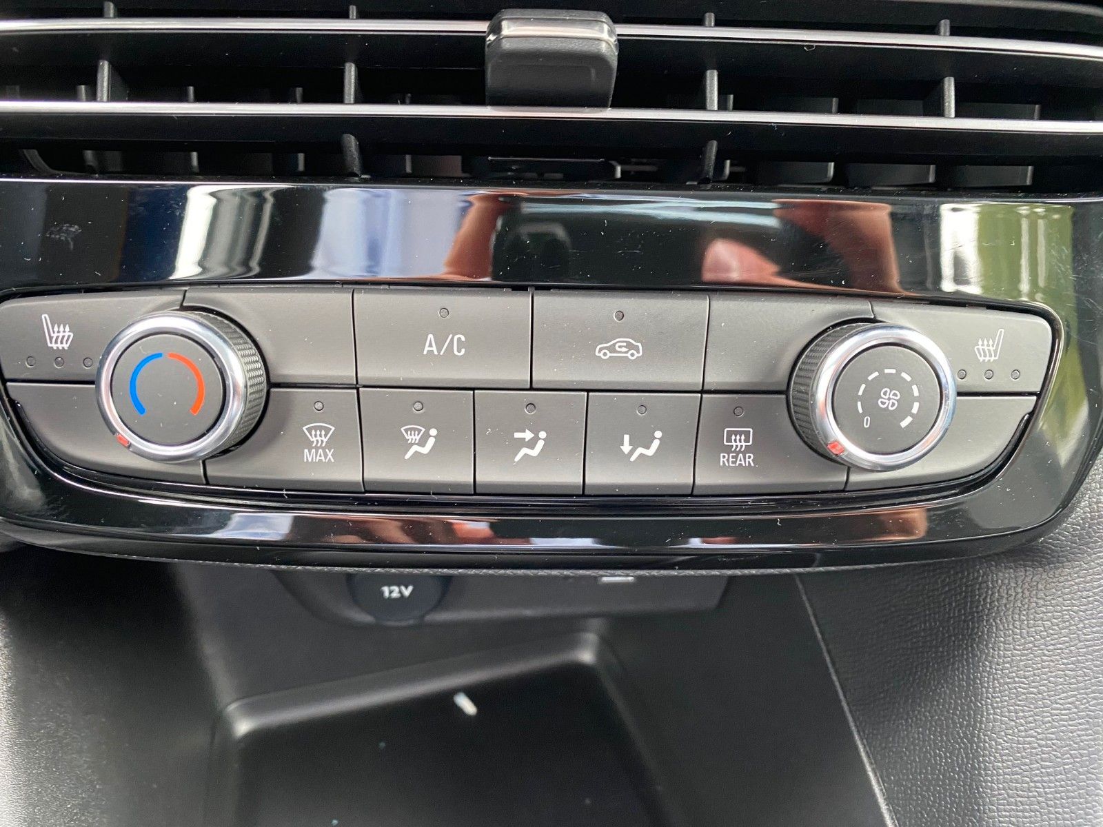 Fahrzeugabbildung Opel Mokka 1.2 Turbo 74kW Edition+ACC+LED+APP CONNECT
