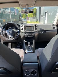Volkswagen Tiguan - 12