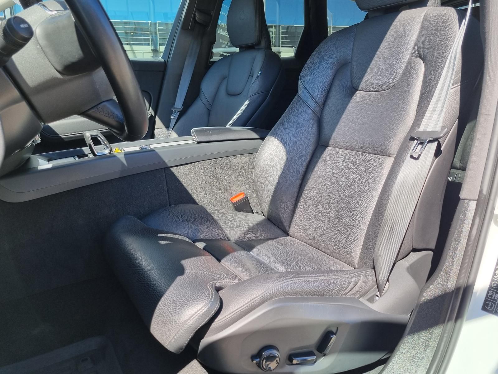 Fahrzeugabbildung Volvo XC60 B5 AWD Plus Dark 'ACC, AHK, CTA, BLIS'
