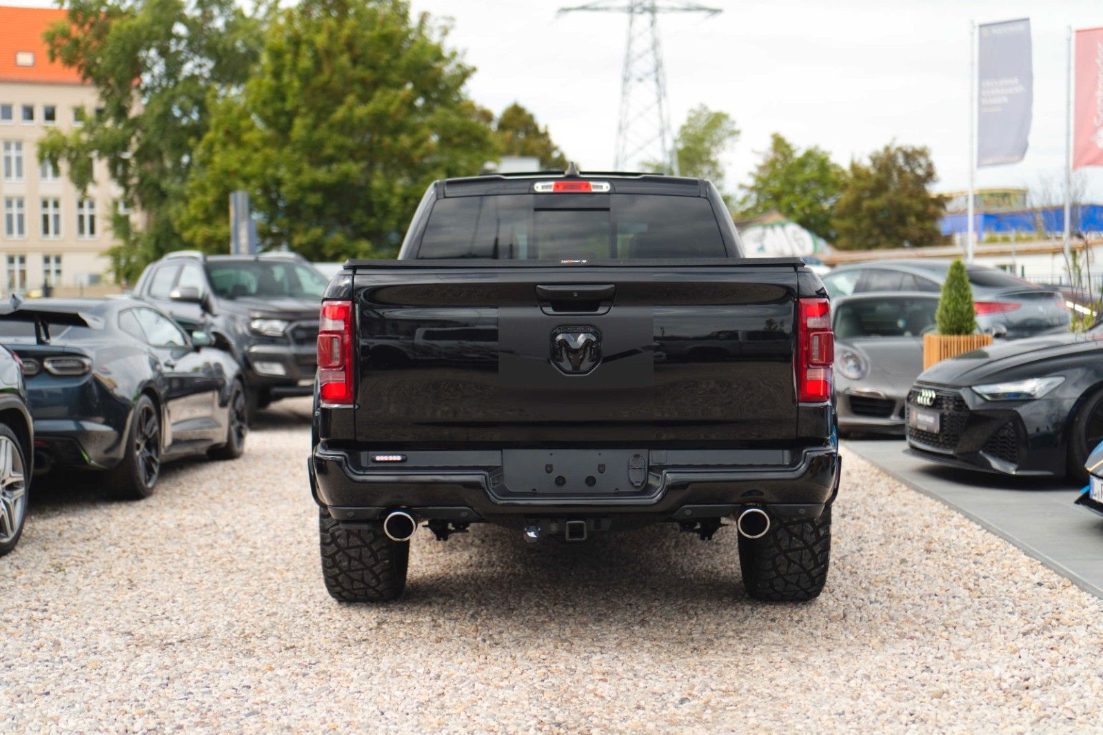 Fahrzeugabbildung Dodge RAM 5.7 V8 HEMI 4x4 Night LARAMIE LONGBED 19%