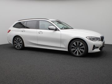 Fahrzeugabbildung BMW 320d xD SportLine HUD DAB 360°Stop&Go Alarm AHK
