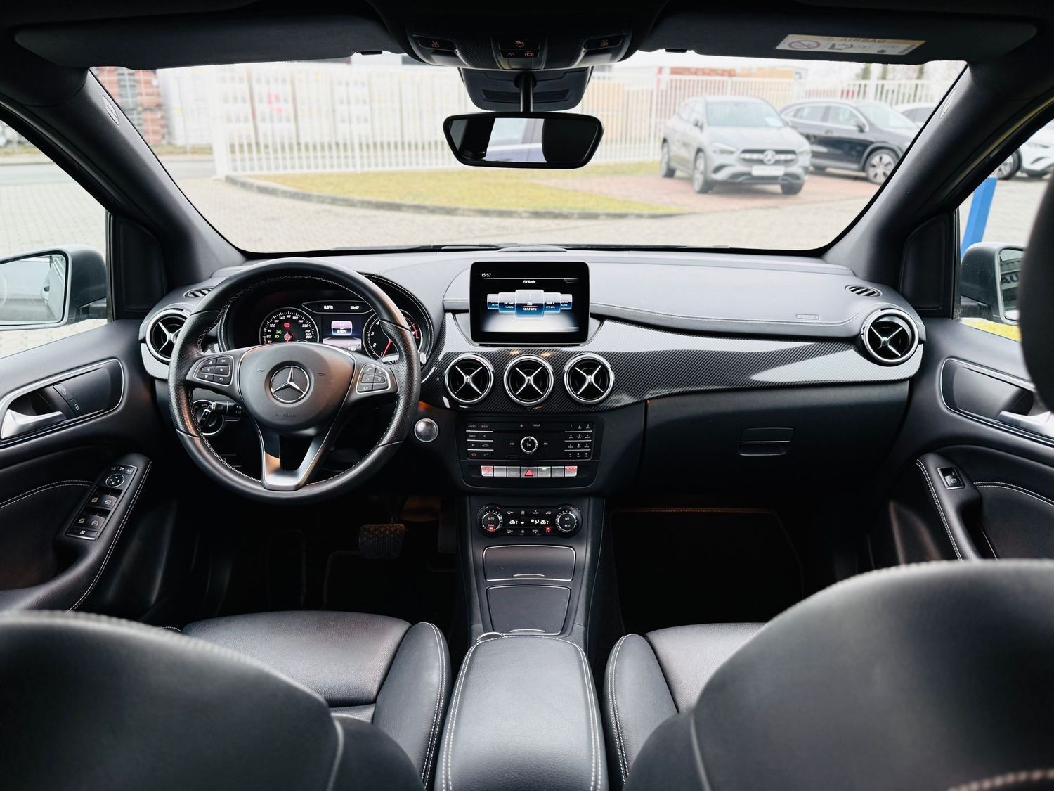 Fahrzeugabbildung Mercedes-Benz B 200 AMG Styling, NIGHTFALL, Autom., AHK, LED,