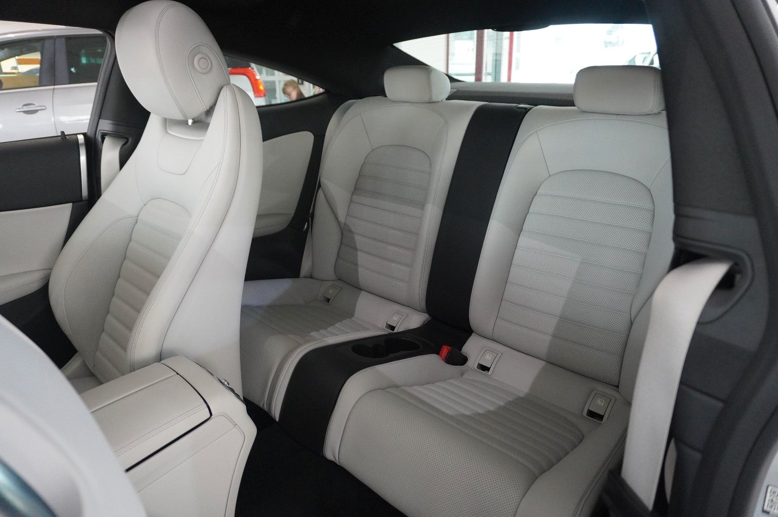 Fahrzeugabbildung Mercedes-Benz C 300 COUPE AMG LINE NAVI/LED/PANO./KAMERA/SPORT