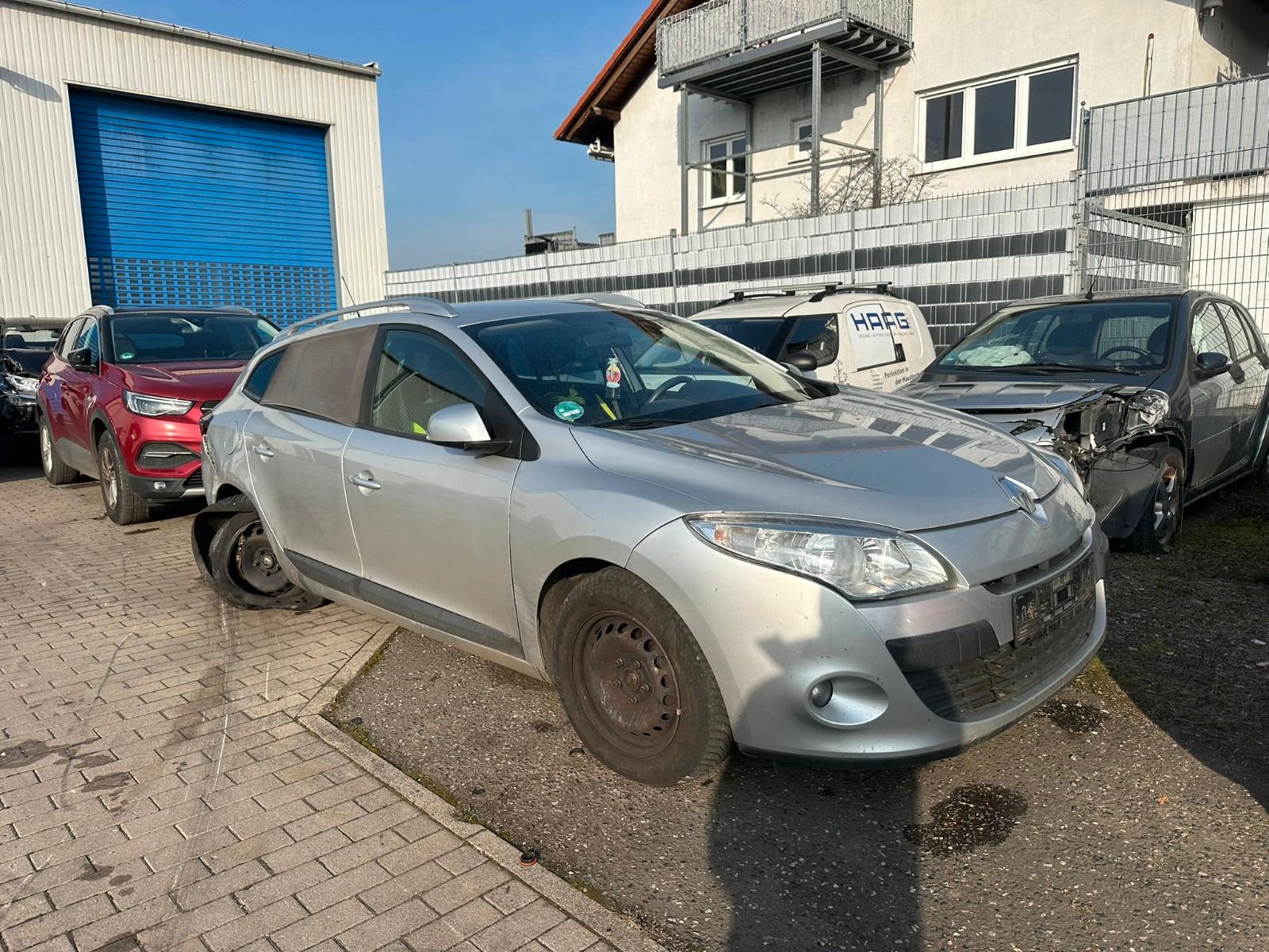 Renault Megane 2012 — rear view