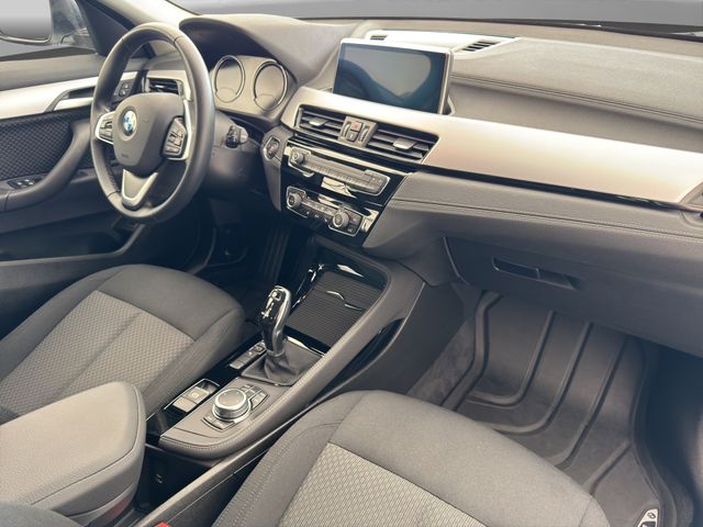 Fahrzeugabbildung BMW X2 sDrive 18i Automatik+LED+Navi+Pano+Kamera+DAB