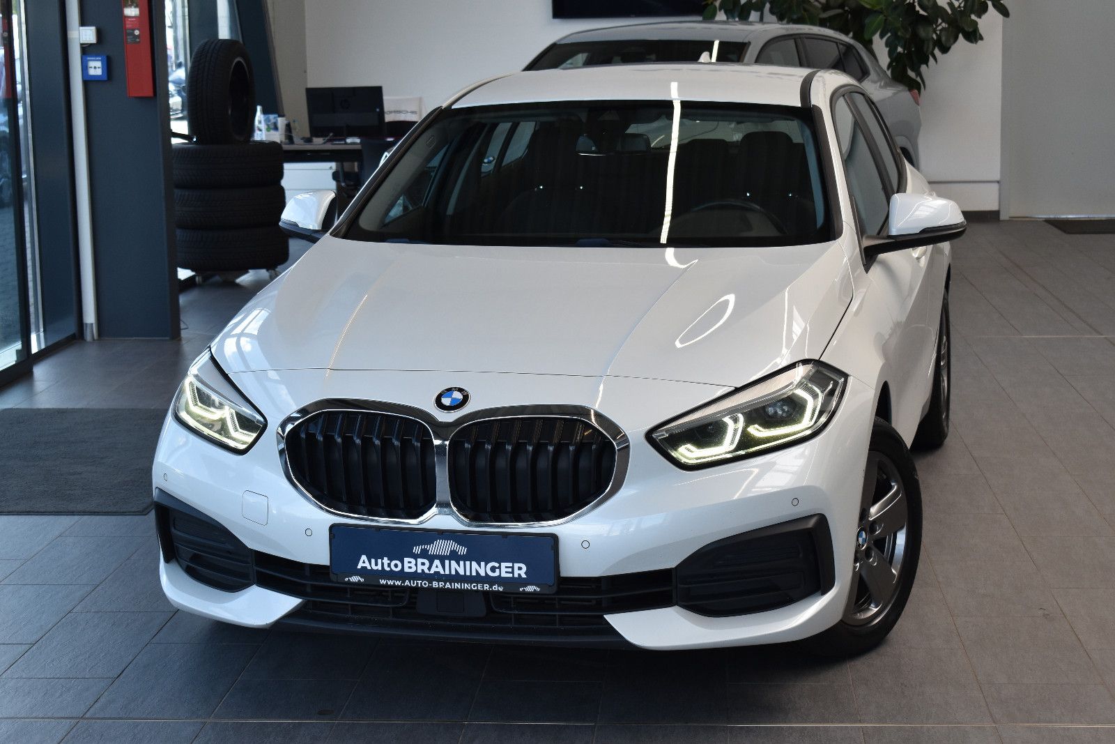 BMW 118d  Limousine Advantage Aut. LED~Navi3D~RFKam.