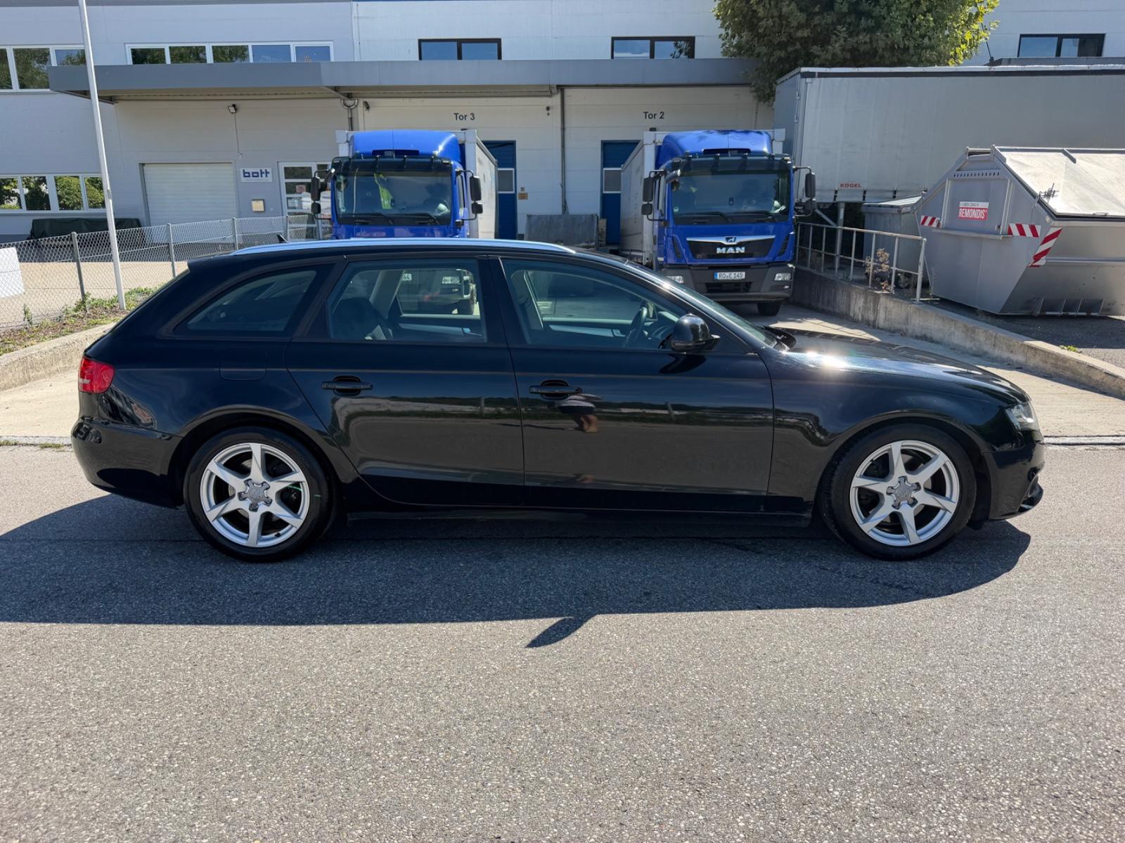 Audi A4 2009 — photo 5