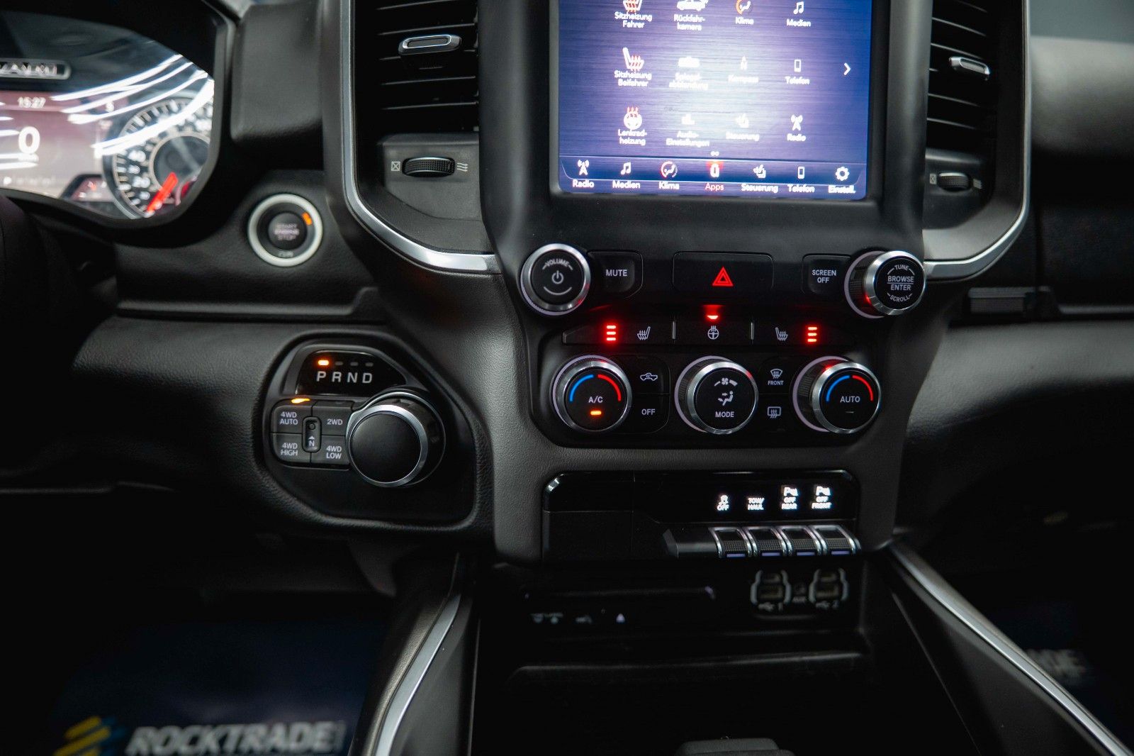 Fahrzeugabbildung Dodge RAM 5.7 V8 HEMI 4x4 OFFROAD Night-Paket *LED*