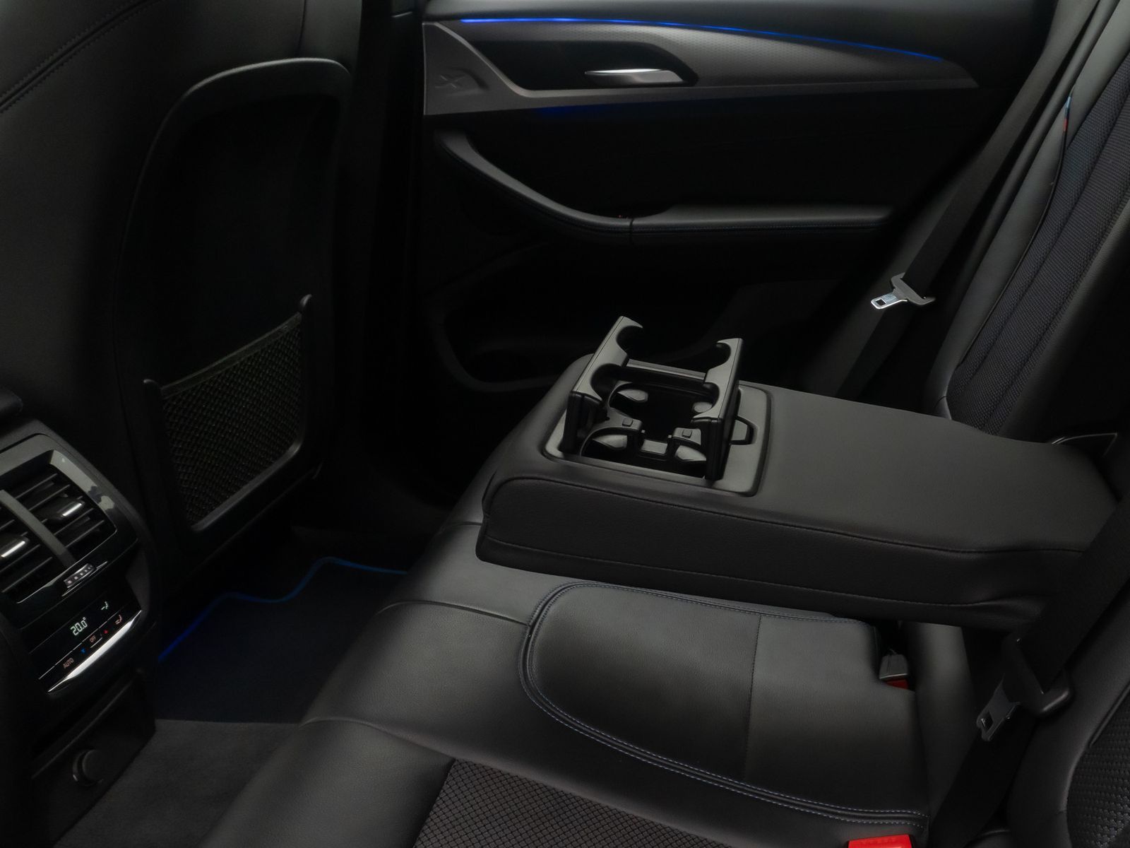 Fahrzeugabbildung BMW X3 xD20d M Sport Alarm HiFi GeschwindigRe 19Zoll