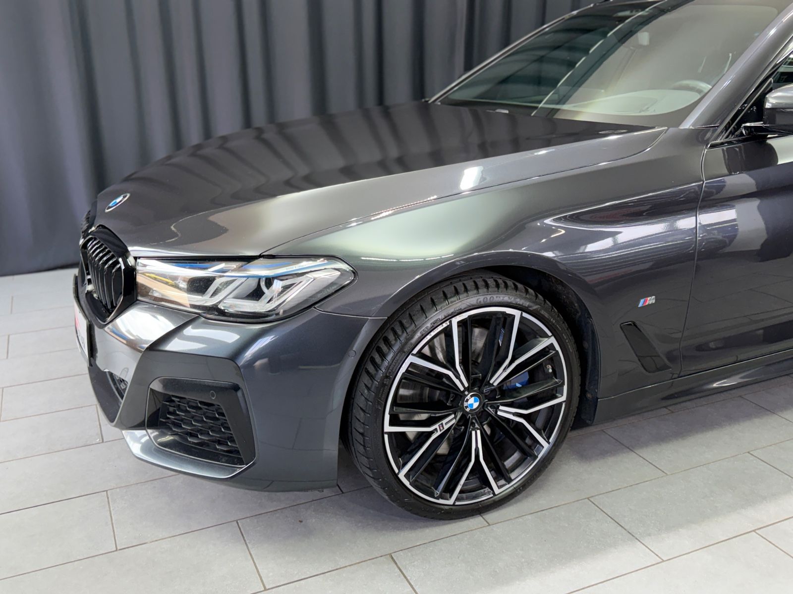 Fahrzeugabbildung BMW 540d xDrive M Sport|LASER|PANO|20"|AHK|ACC|VOLL