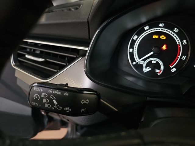 Fahrzeugabbildung SKODA Kamiq 1.0 TSI DSG Ambition LED AHK KLIMA SHZ