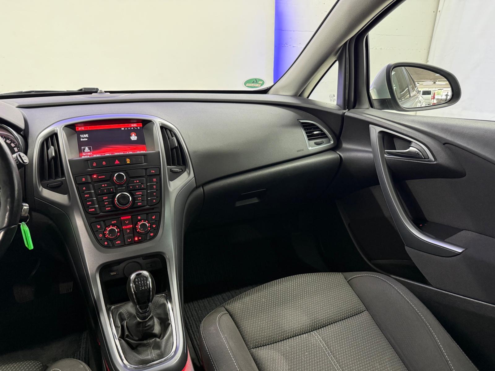 Opel Astra 2014 — photo 23