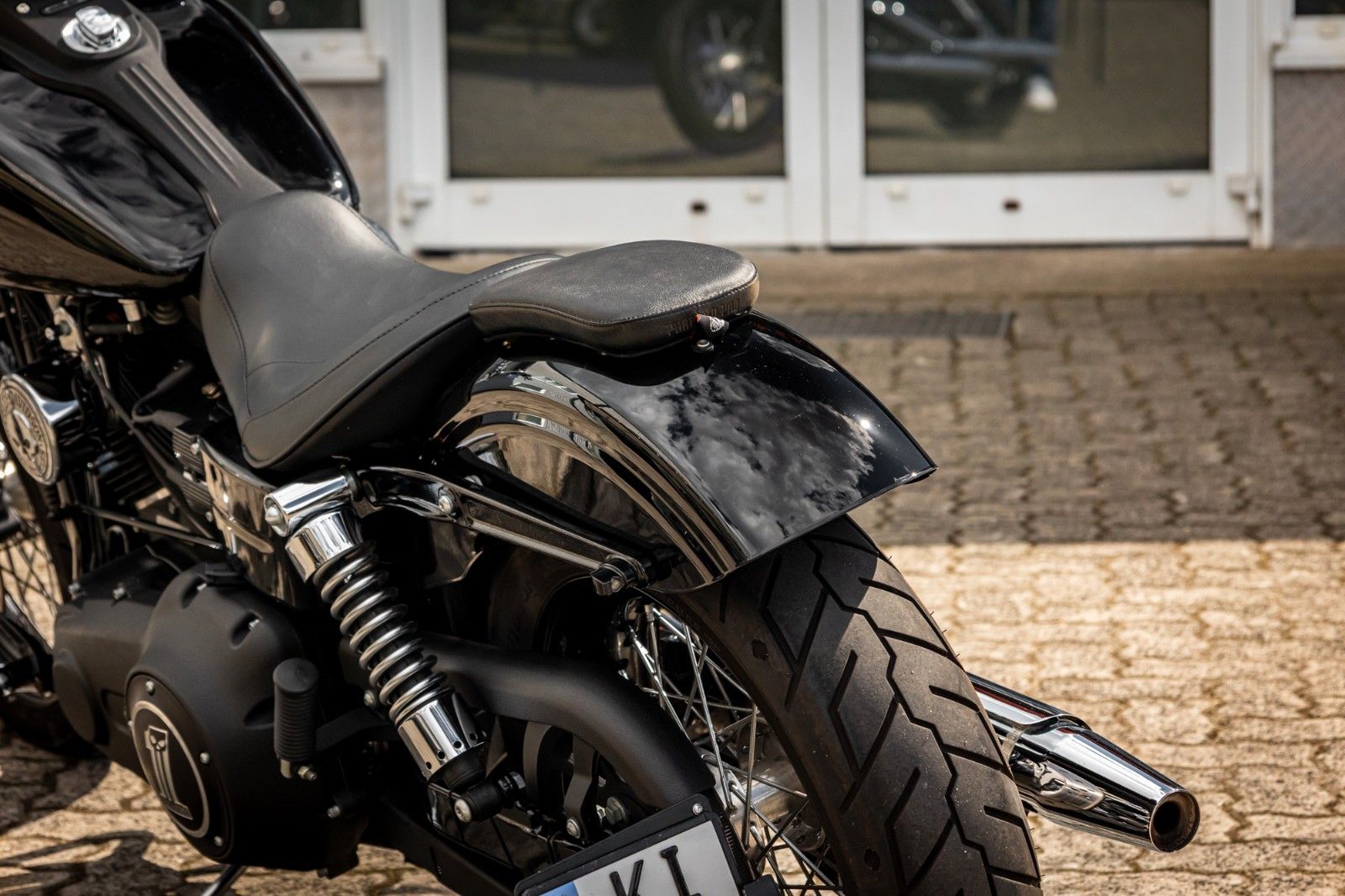 Fahrzeugabbildung Harley-Davidson DYNA STREET BOB FXDB 103 - Vorverlegte Fußrasten