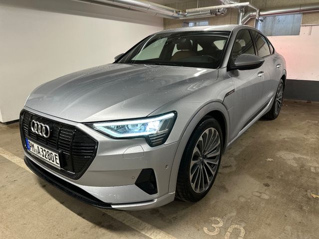 Audi e-tron 55 quattro S line Sportback Pano 360 Lede