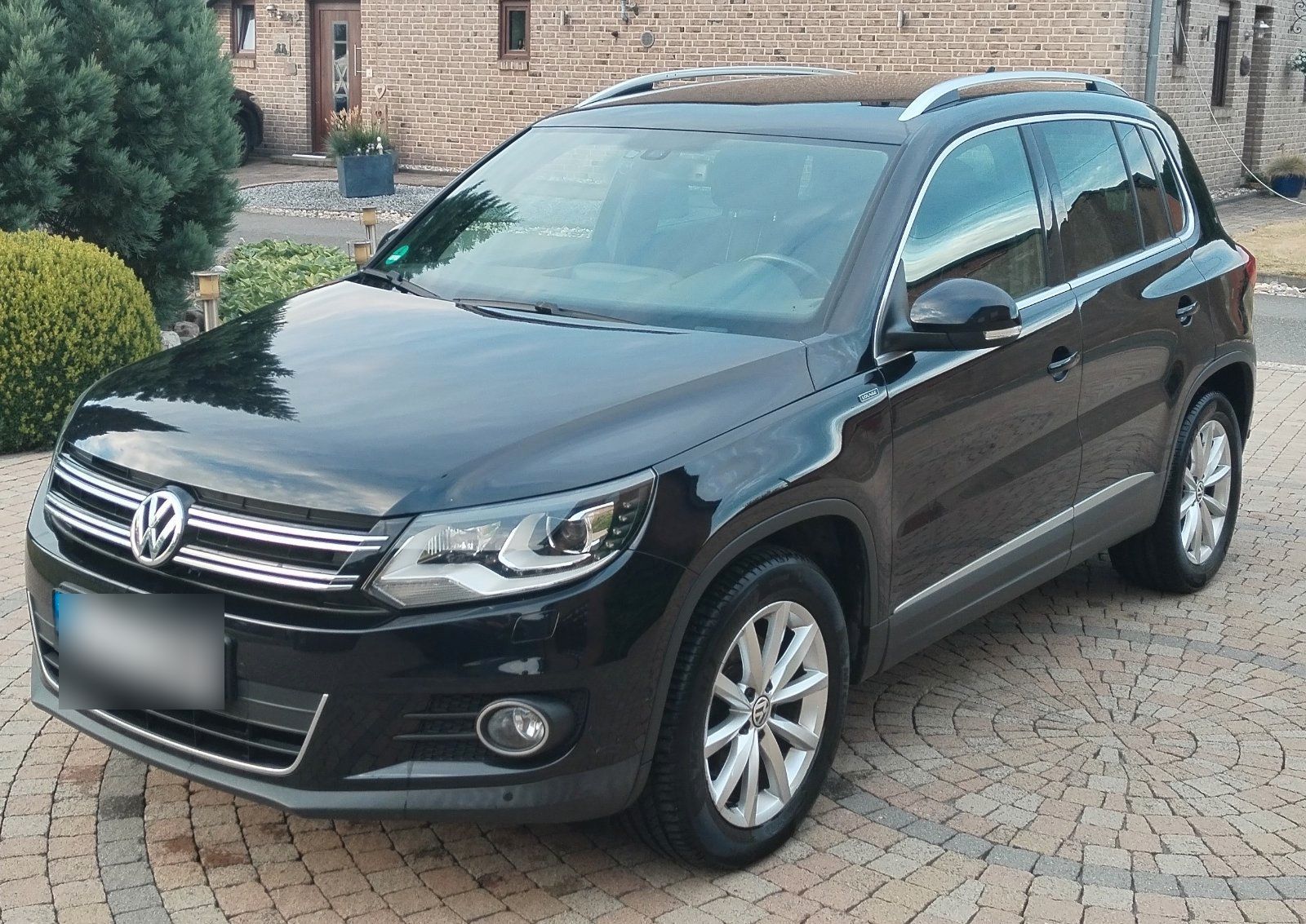 VW VW Tiguan 5N Lounge 2.0 TDI mit schwenkbar...