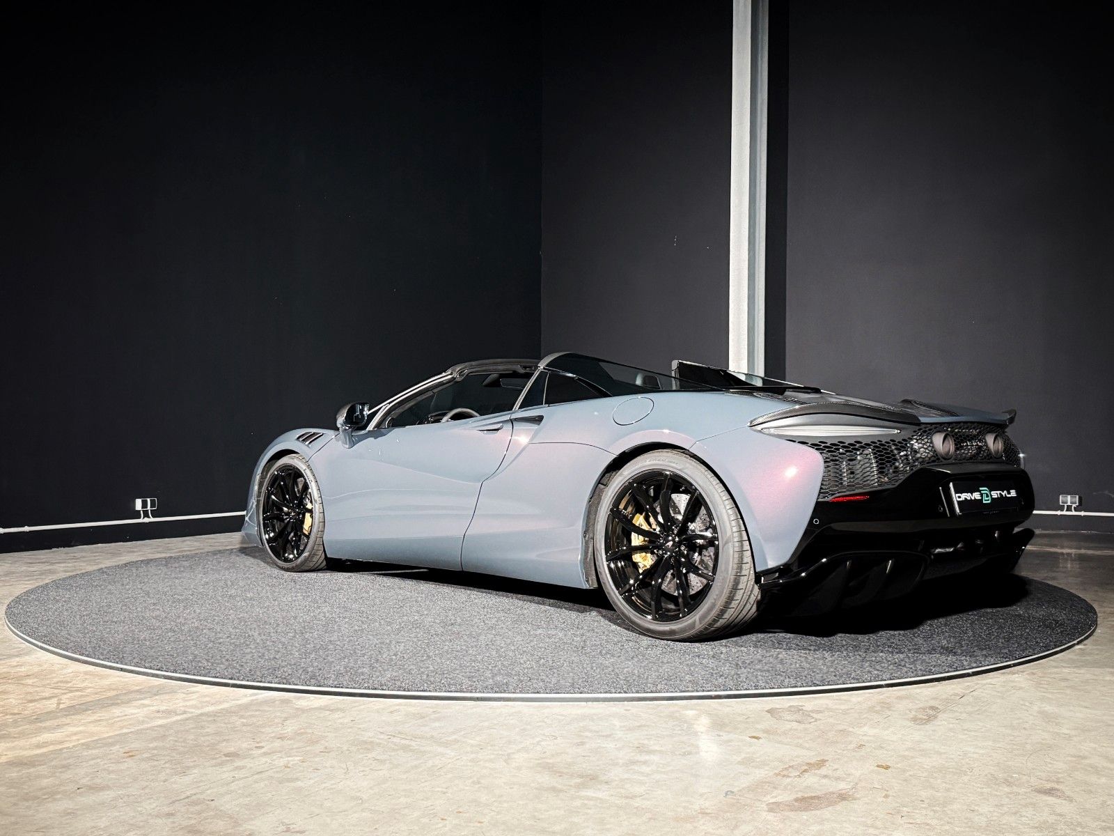 Fahrzeugabbildung McLaren Artura Spider + MSO Lava Grey + Carbon Pack +PPF