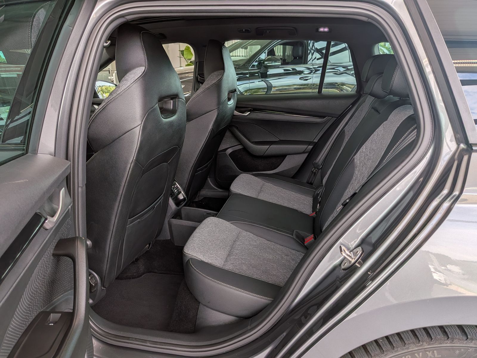 Fahrzeugabbildung SKODA Octavia 1.5 TSI Sportline Pano Matrix AHK 5J-Gar