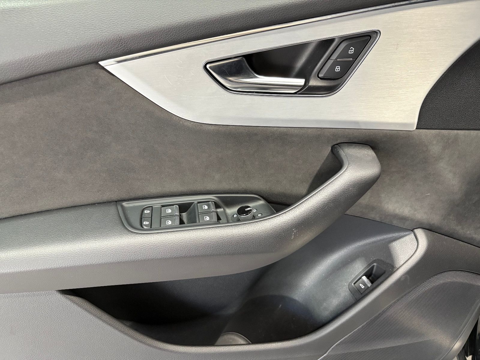 Fahrzeugabbildung Audi Q8 45 TDI quattro/APPLE/8-FACH/MASSAGE/NAVI/KAME