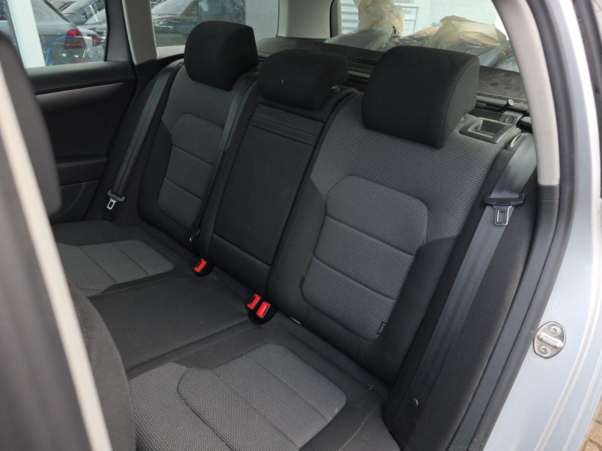 Volkswagen Passat 2012 — photo 11