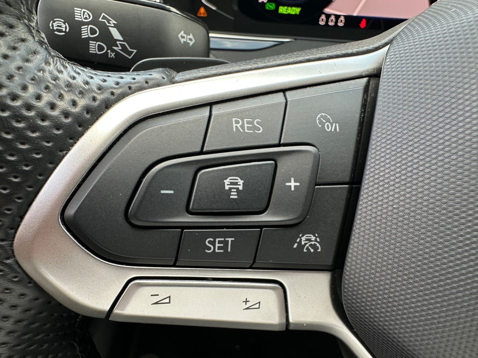 Fahrzeugabbildung Volkswagen Passat Variant 1.4 TSI DSG GTE NAV+IQ-LIGHT+PANO