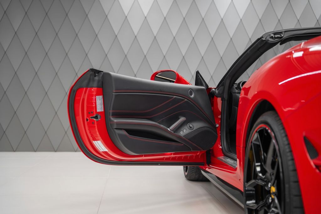 California T RED / BLACK NOVITEC - Bild 12