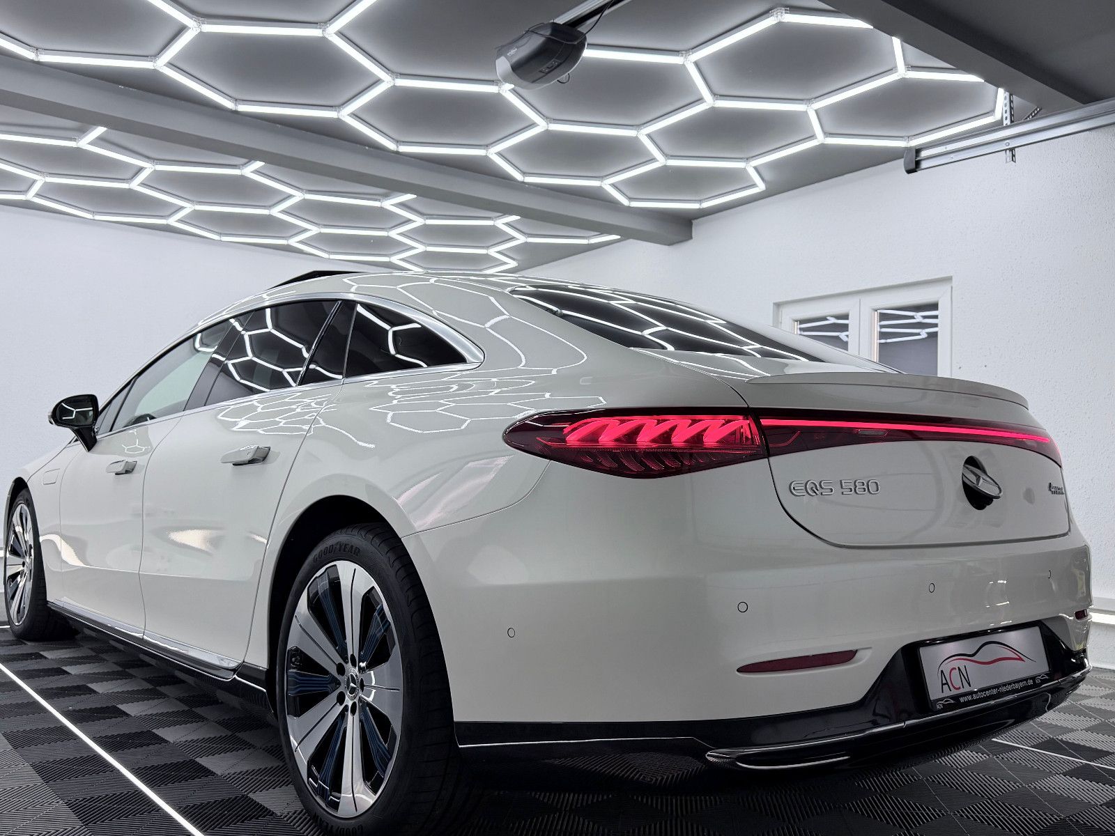 Fahrzeugabbildung Mercedes-Benz EQS EQS 580 4Matic/BURMESTER/HuD/PANO/98,5% SOH